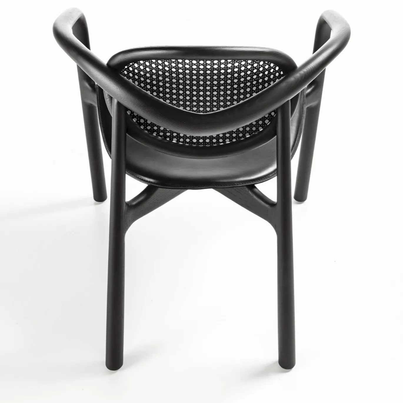 Sedia nera con braccioli Marlena di Studio Nove.3