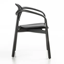 Sedia nera con braccioli Marlena di Studio Nove.3