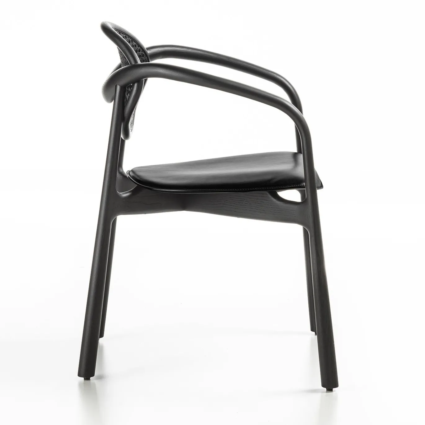 Sedia nera con braccioli Marlena di Studio Nove.3