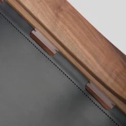 Sedia Old Livoni in pelle nera vintage con struttura in legno di noce di Studio Livoni