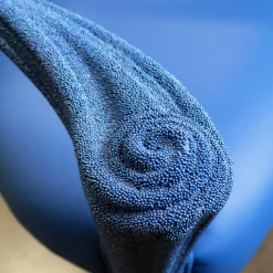 Sedia Opus blue Caviar di Carlo Rampazzi