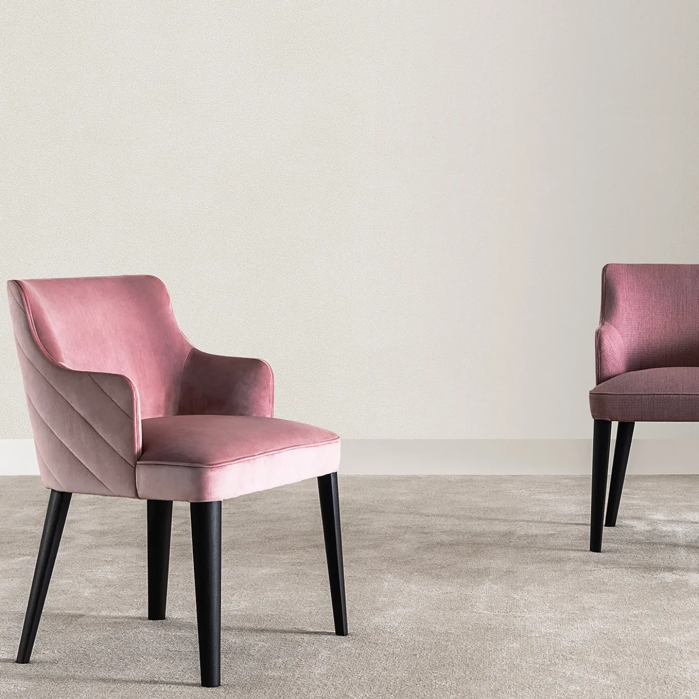 Sedia Royale Quilt in velluto rosa e rovere nero di Castello Lagravinese