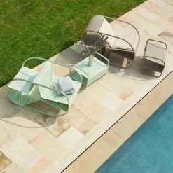 Seduta e tavolino Flip White di Salomé Hazan