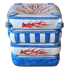 Seduta scultorea 4 cuscini blu con decorazione in corallo rosso