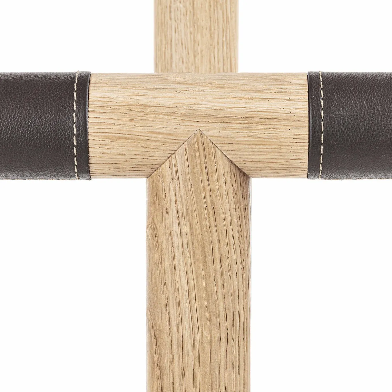 Servomuto Patrick in legno di rovere con base in marmo nero