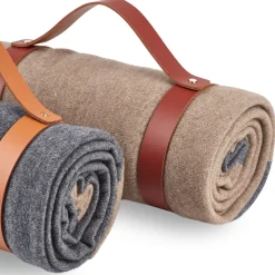 Set da 2 pezzi con coperta in cashmere grigio e cintura in pelle cognac