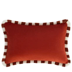 Set di due cuscini Happy bicolore bianchi e rossi con frange