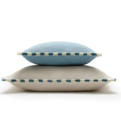 Set di due Cuscini Happy Bicolore Bianco e Azzurro con frange