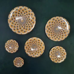 Set di 6 piatti decorativi con piume di pavone giallo