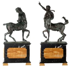 Set di 2 statue di centauri su piedistallo