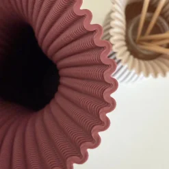Set di 2 vasi decorativi Onda Burgundy e Rosy