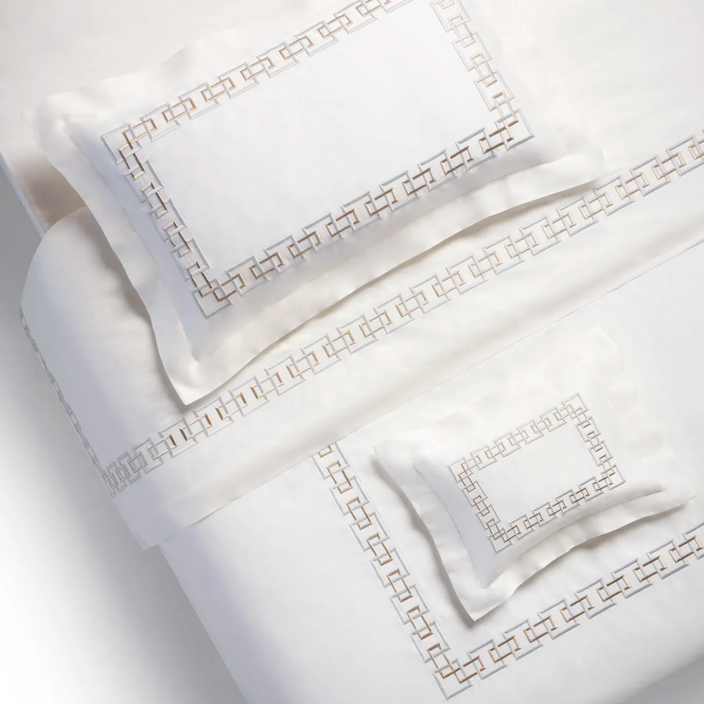 Set Lenzuola QENA ricamate in Cotone Percalle Bianco