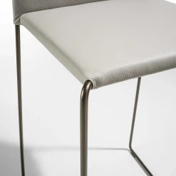 Sgabello da bar Bizzy in pelle Pearl