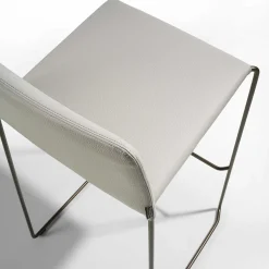 Sgabello da bar Bizzy in pelle Pearl