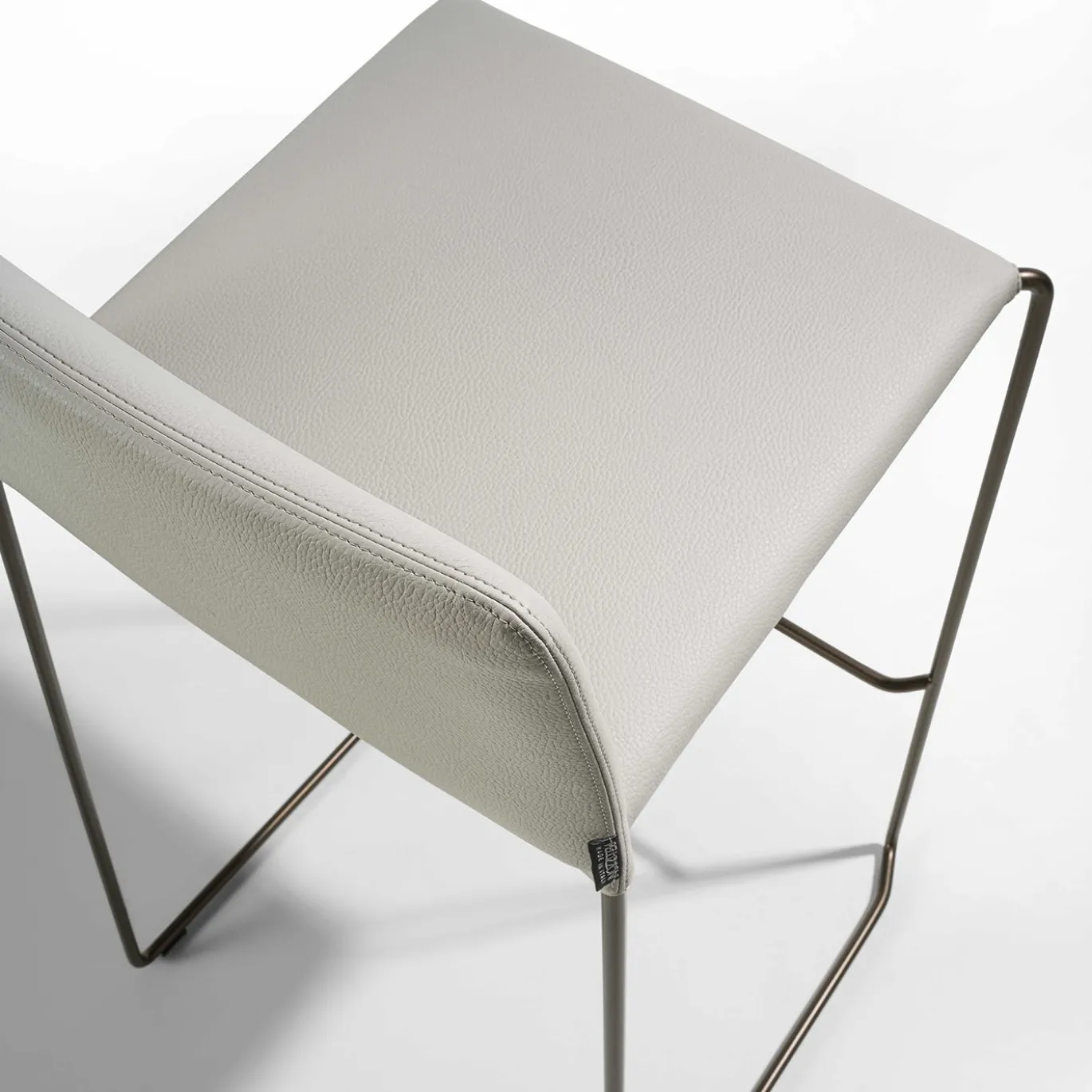 Sgabello da bar Bizzy in pelle Pearl