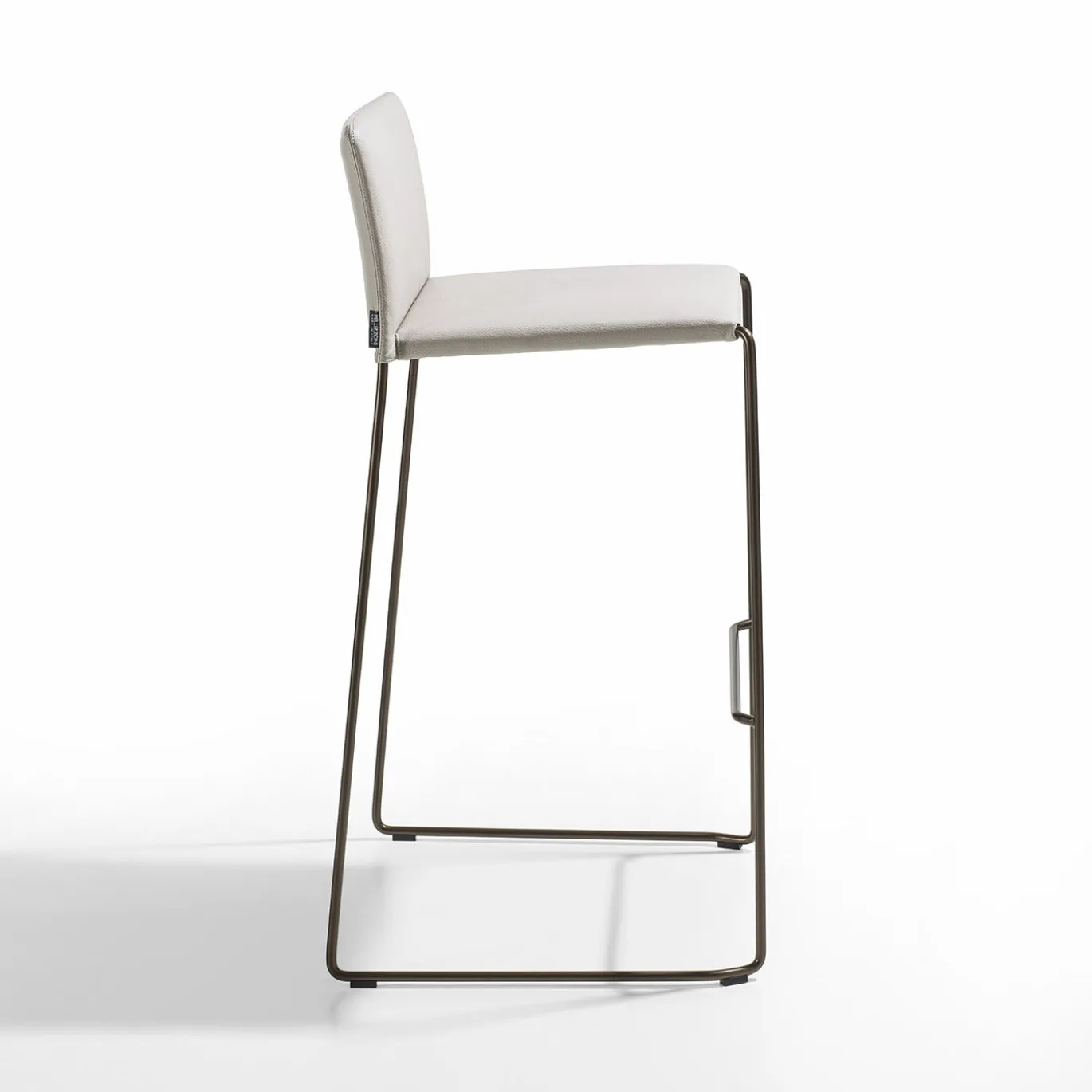 Sgabello da bar Bizzy in pelle Pearl