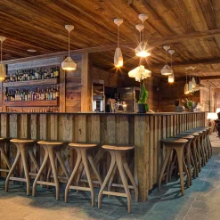 Sgabello da bar Giraffa in noce di Nigel Coates