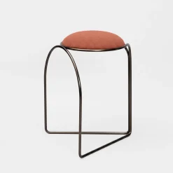 Sgabello Flow Basso in metallo con finitura Ultrablack