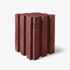 Sgabello in ceramica rossa Merlate di Patricia Urquiola