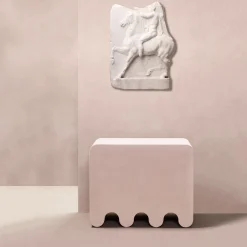 Sgabello in pelle rosa ossica