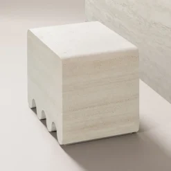 Sgabello in travertino bianco Ossicle