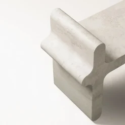 Sgabello in travertino Ossicle N. 1