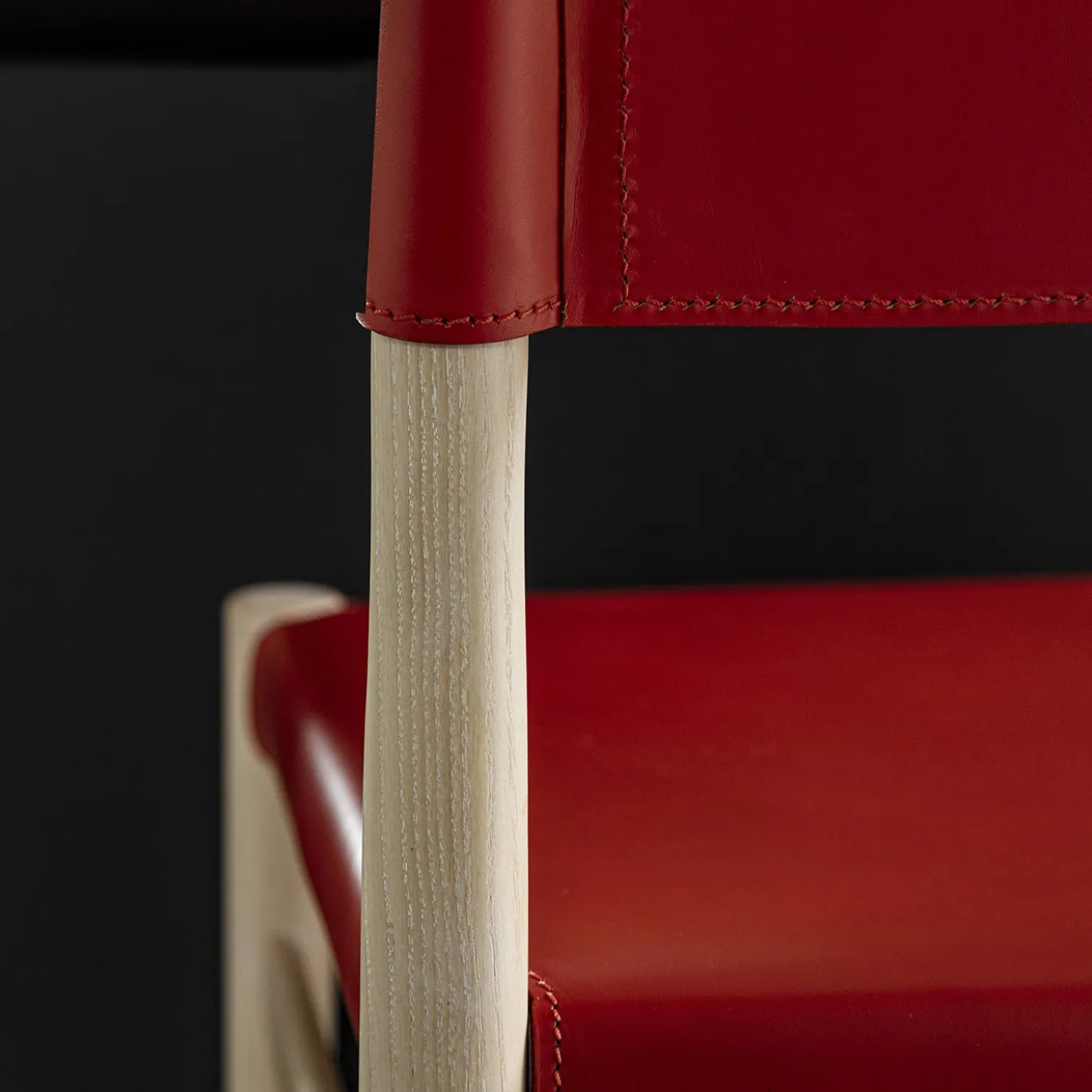 Sgabello Ledermann Light di Tom Kelley