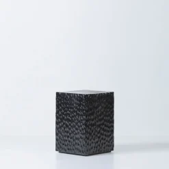 Sgabello Quartus III nero intagliato