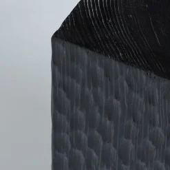 Sgabello Quartus II nero intagliato