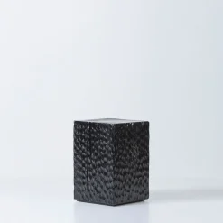 Sgabello Quartus II nero intagliato