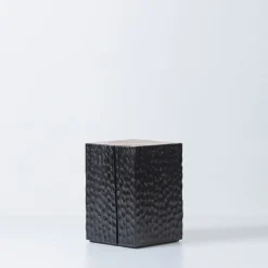 Sgabello Quartus IV nero intagliato