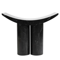 Sgabello scultoreo in marmo nero Marquina Gamma