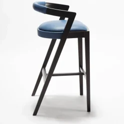 Sgabello String nero con seduta in pelle cobalto di CarlesiTonelli
