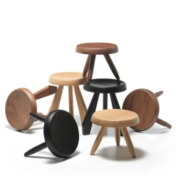 Sgabello Tabouret M�ribel in Noce di Charlotte Perriand