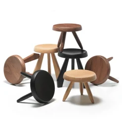 Sgabello Tabouret M�ribel in Rovere Nero di Charlotte Perriand