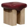 Sgabello Wax in legno lucido Bordeaux e legno di frassino massello di Artefatto Design Studio