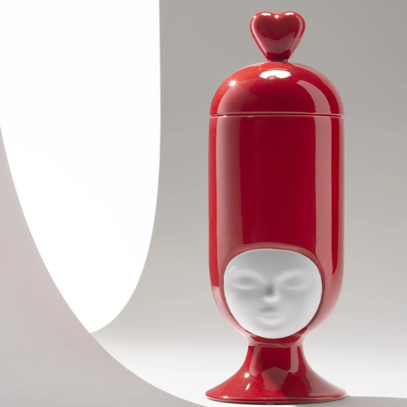 Sorella Clara In Love Vaso in ceramica rossa lucida con coperchio
