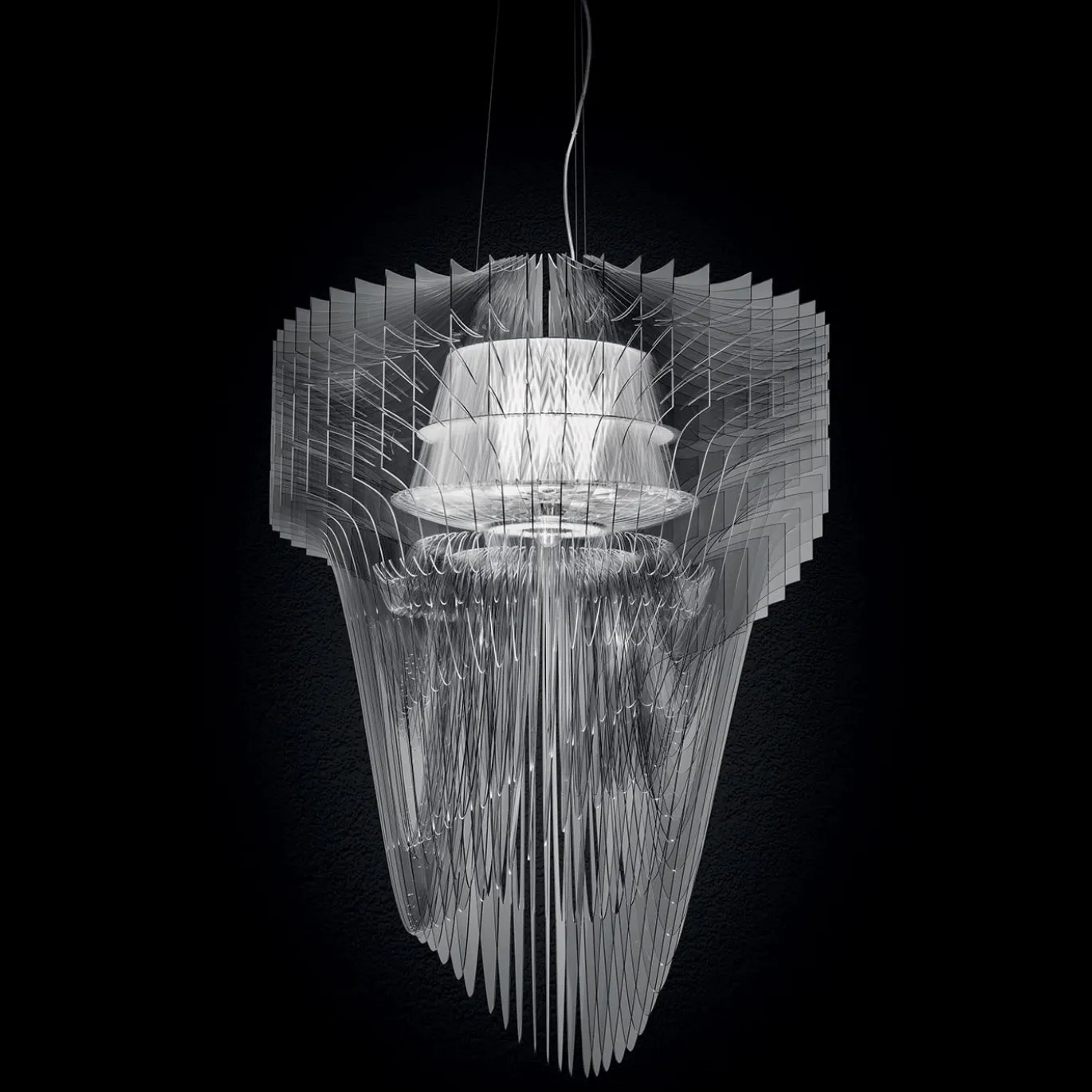 Sospensione trasparente Aria XL di Zaha Hadid