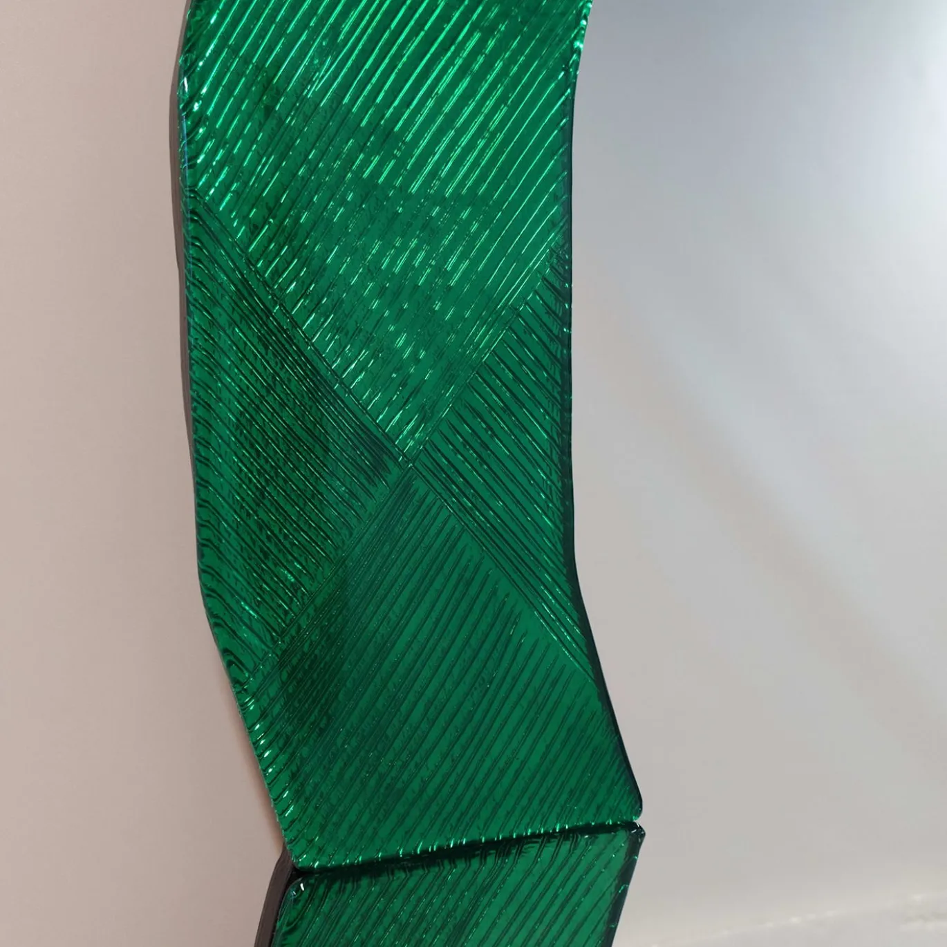 Specchio da parete in vetro di Murano Onda Smeraldo