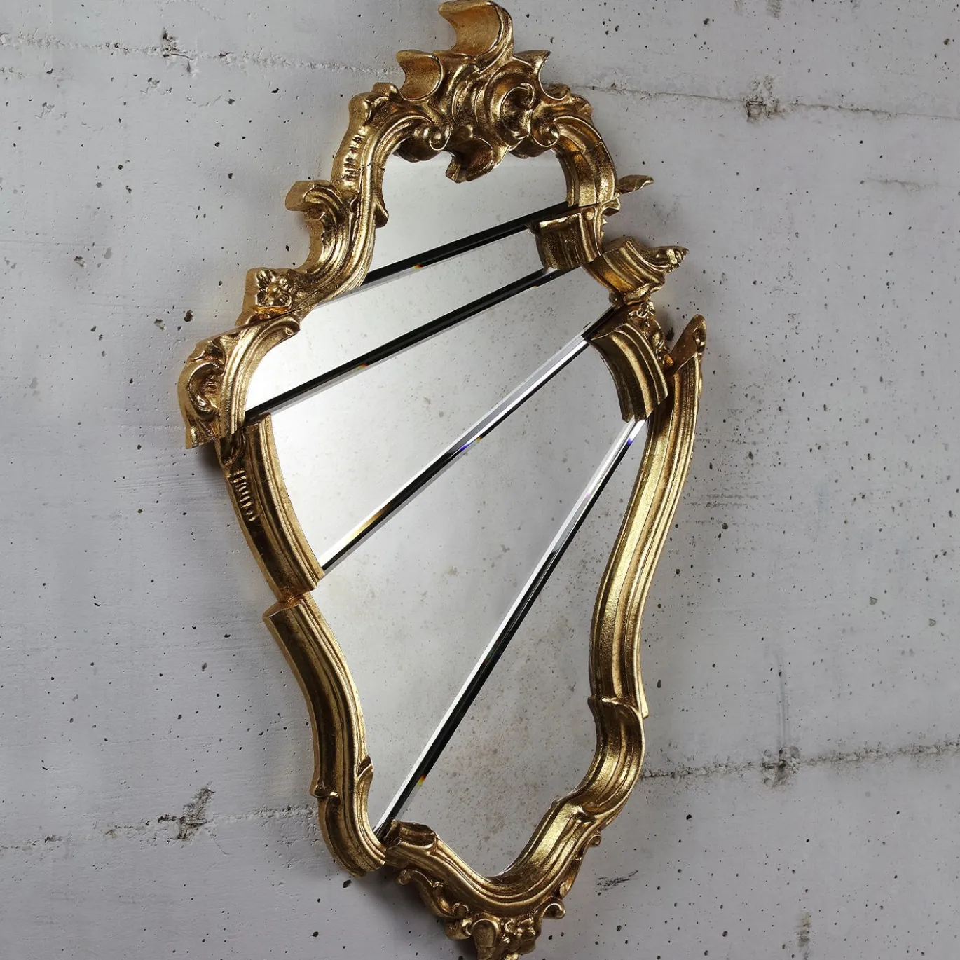 Specchio da parete Marchese Rococut in legno dorato