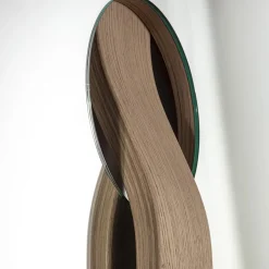 Specchio da parete marrone chiaro a forma di disco Irpin