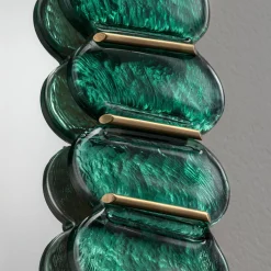 Specchio da parete ovale Orbis smeraldo con dettagli in ottone