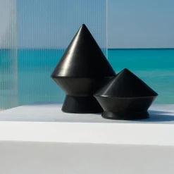 Specchio da tavolo Nero 15 bucchero di Studio Lievito e Maddalena Vantaggi