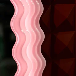 Specchio da Terra e Lampada Ultrafragola in Opalina Rosa di Ettore Sottsass