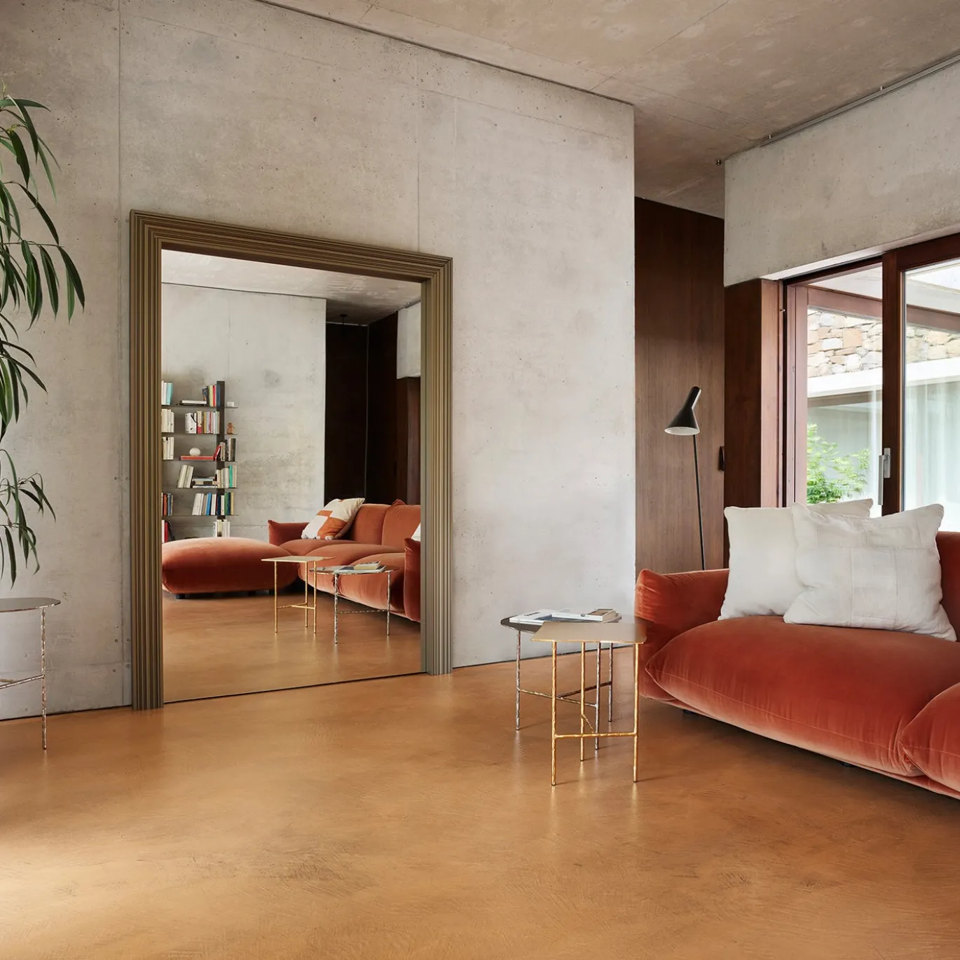 Specchio Da Terra In Alluminio Anodizzato Ottone Spazzolato