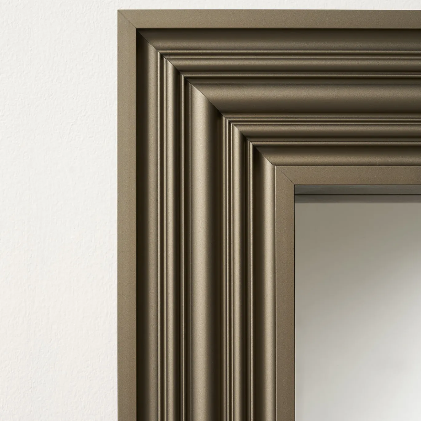Specchio Da Terra In Alluminio Anodizzato Ottone Spazzolato