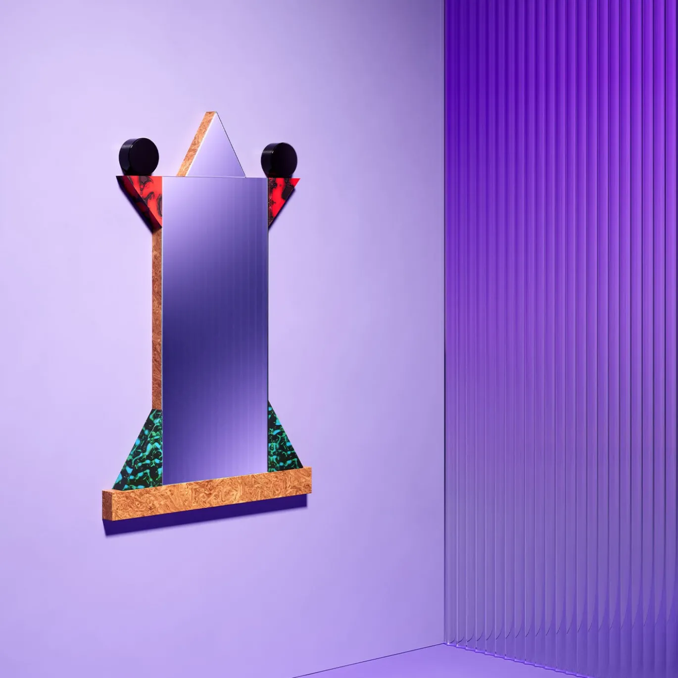 Specchio Diva di Ettore Sottsass - Memphis Milano