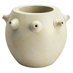 Sputnik Un piccolo vaso in pietra calcarea leccese di Luca Scacchetti