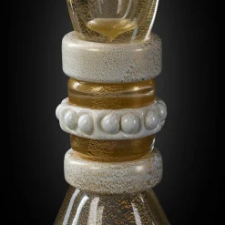 Stmat Vaso con piede in oro e bianco 24 carati con coperchio