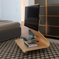 Supporto TV Cobra in Rovere Naturale con Ruote di Mario Bellini